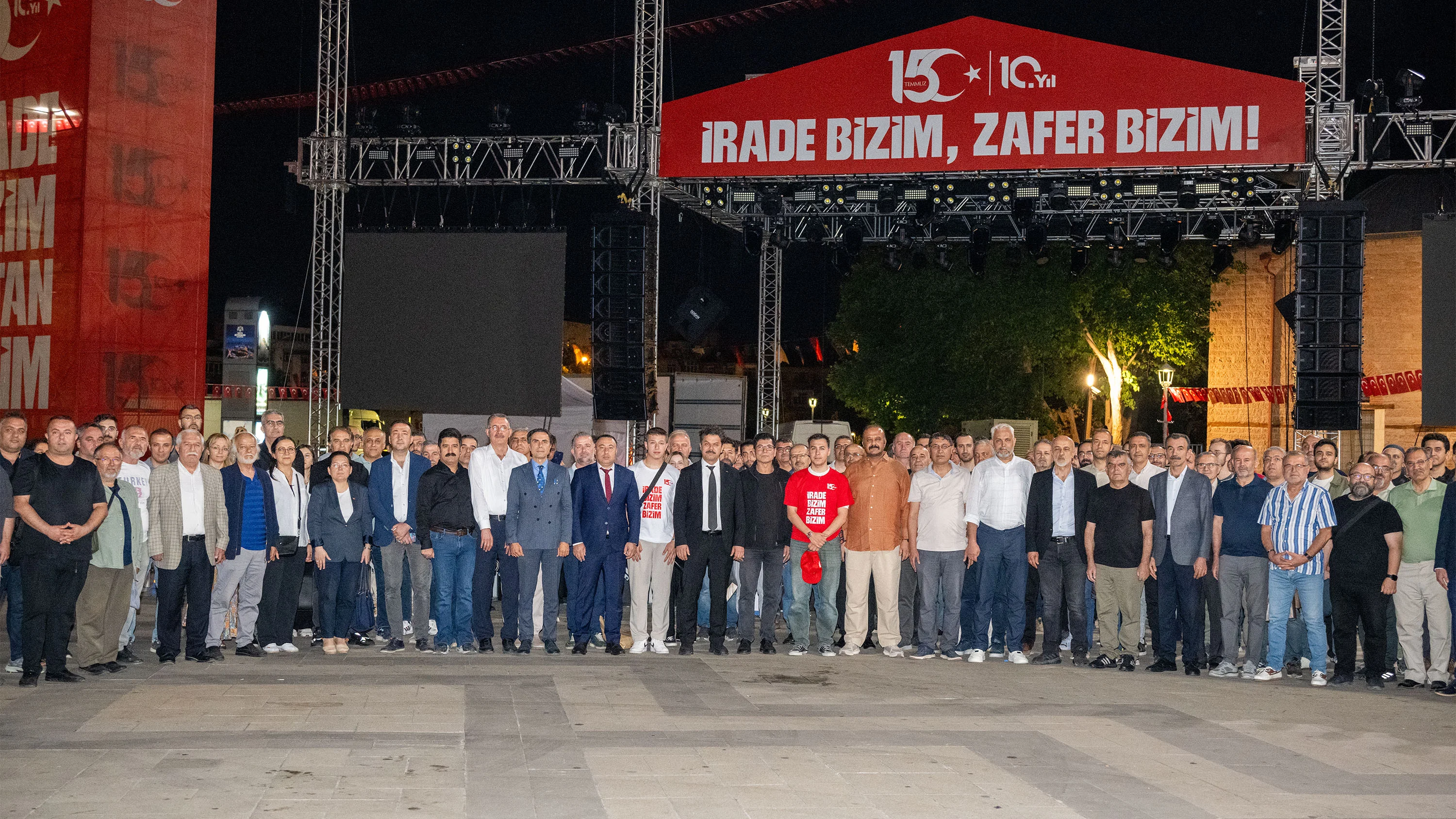 Selçuk Üniversitesi öğrenci ve personeliyle 15 Temmuz etkinliklerinde yerini aldı